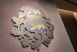 Kuldsed riigivapi lõvid riigivapi hallil taustal